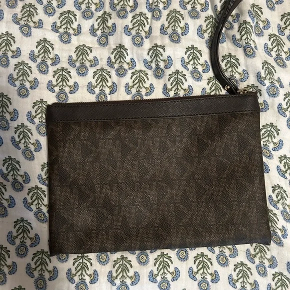 Michael Kors Large Clutch Wristlet - Picture 9 of 12